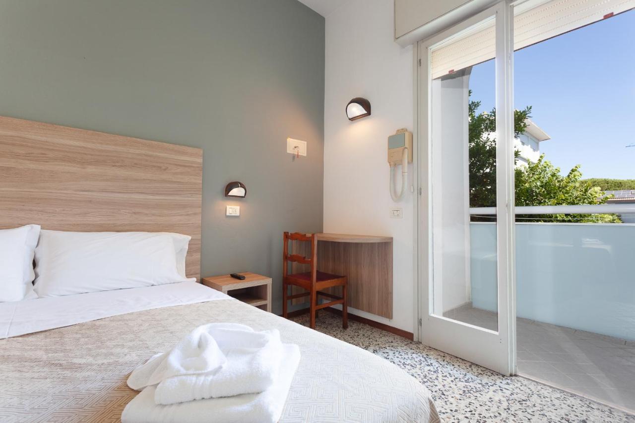 Hotel Admiral Cesenatico Exterior photo