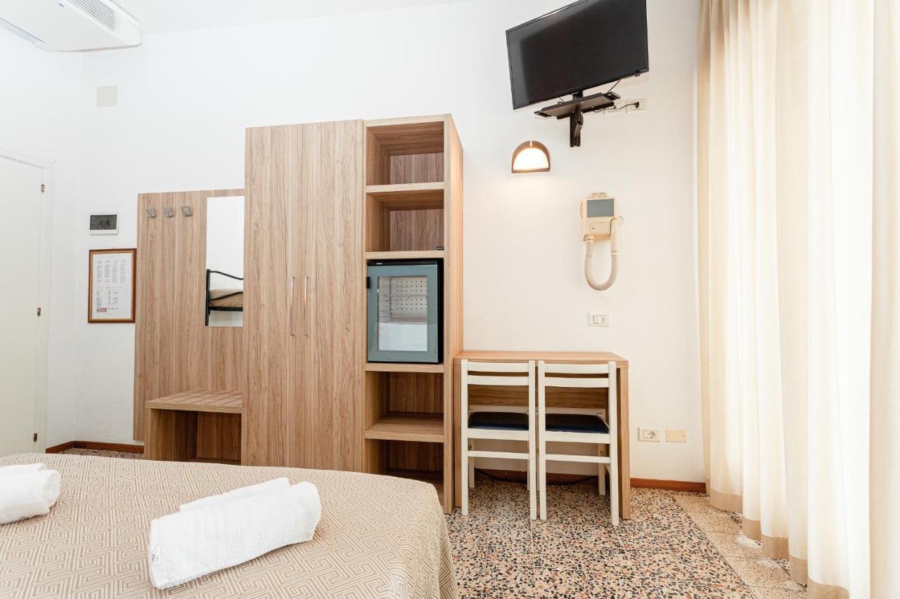 Hotel Admiral Cesenatico Exterior photo